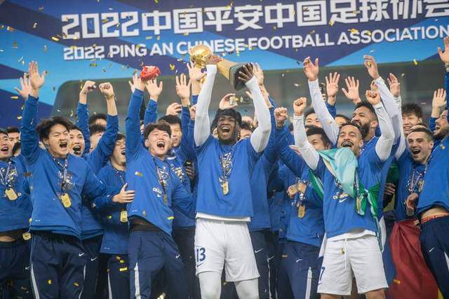 国米1-0领先博洛尼亚加时赛第21分钟，博洛尼亚的角球，利科扬尼斯开向后点，皮球在出底线前被勾了回来，别克马破门！